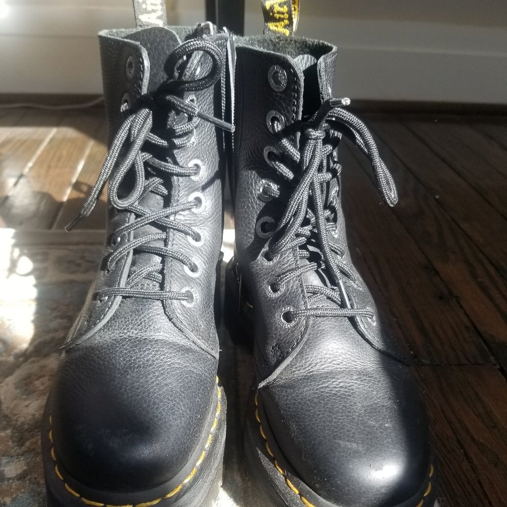 Dr. Martens Jadon III Black